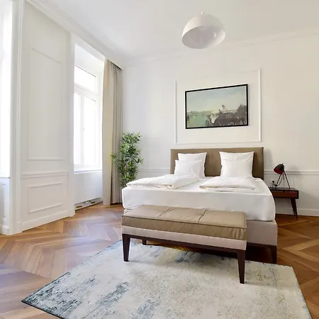 Luxury By Hi5 - Bazilika Budapest