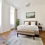 Luxury By Hi5 - Bazilika Budapest